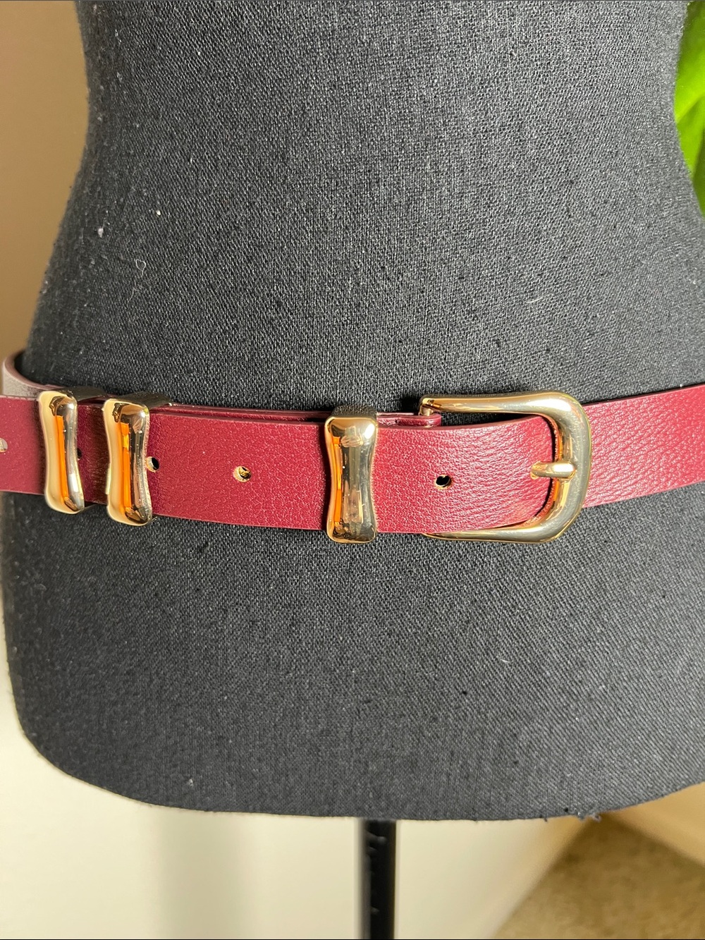 Steve Madden Women’s Burgundy Pebble Vegan Leather Belt Gold Tone Buckle NEW L